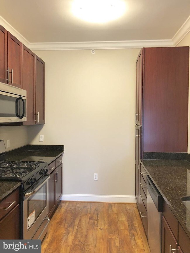 Foto del edificio - 6301 Edsall Rd