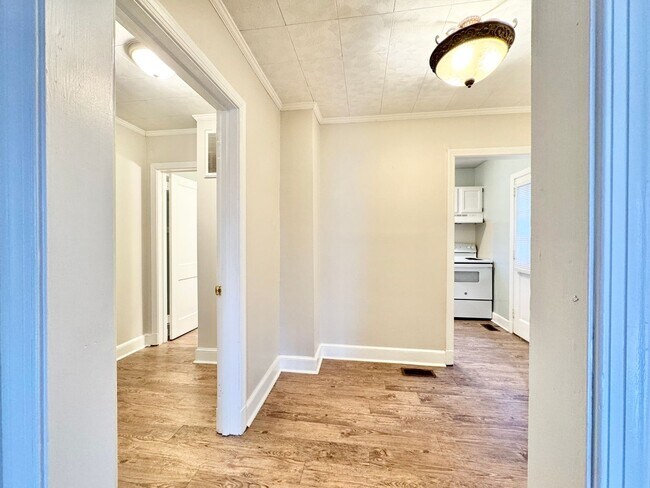 Foto del edificio - 2 BR convenient to Grimsley HS and Midtown