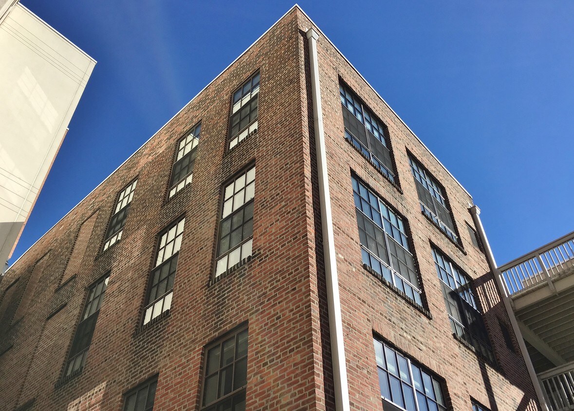Primary Photo - 112 N 2nd St