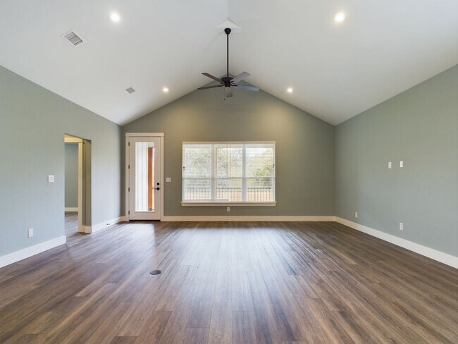 Building Photo - Charming 3-Bedroom Home with Updated Kitchen and Dual-Sink Primary Bath