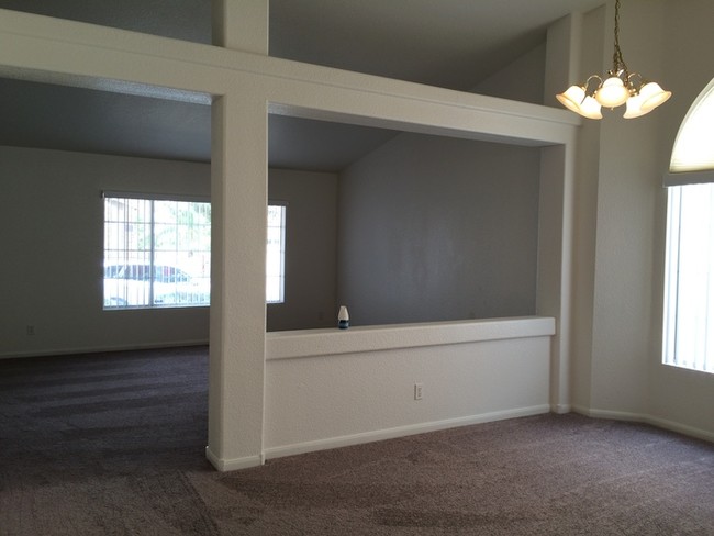 Building Photo - 8893 Dove Cove Dr