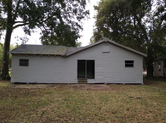 Building Photo - 1010 E Pershing St