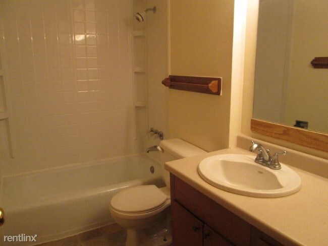 Foto del edificio - 3 br, 1.5 bath Townhome - 2817B Halsted Rd