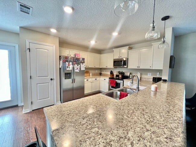 Building Photo - 104 Bolte Ct