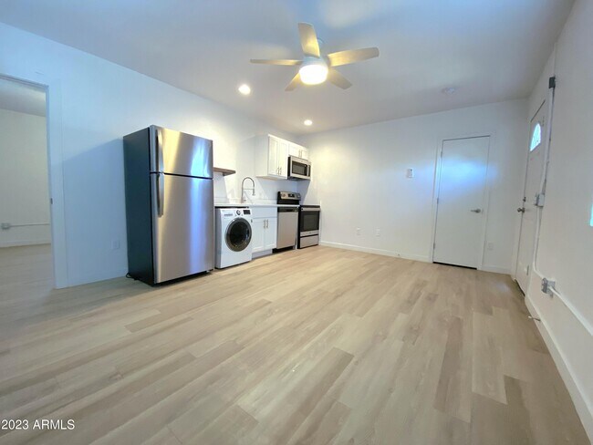 Foto del edificio - 1620 Apache Blvd