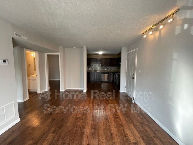 Foto del edificio - 712 E Sunshine St