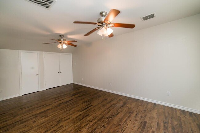 Building Photo - 10849 Estacado Dr