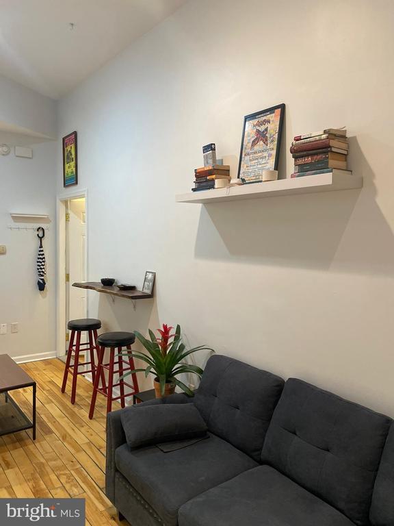 Foto del edificio - 217 W Girard Ave