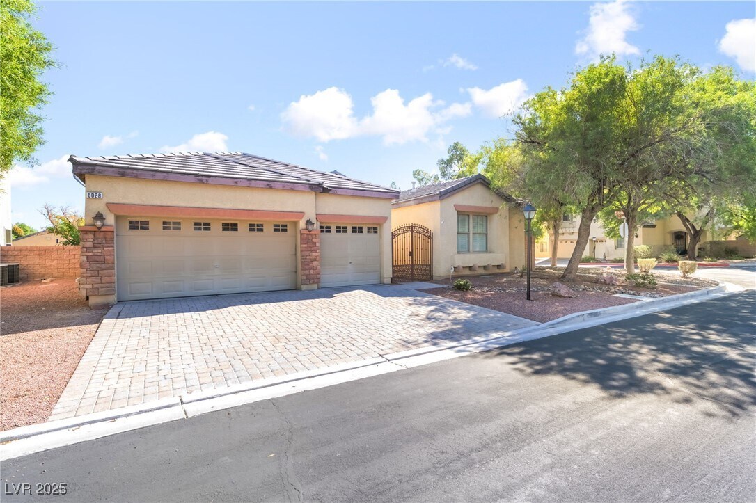 Foto principal - 8028 Flambeau St