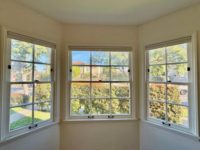 Building Photo - 5220 E Broadway