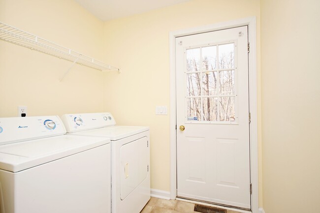 Foto del edificio - Pet-Friendly N.Albemarle Home on Over 2.5 ...