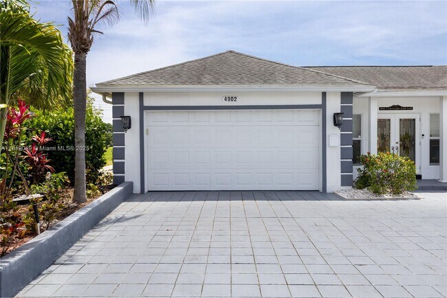 Building Photo - 4902 N Travelers Palm Ln