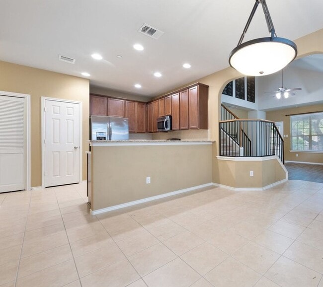 Building Photo - Great 3 Bedroom, 2.5 Bath Condo Located In...