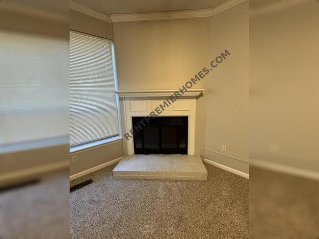 Building Photo - 500 Springwood Dr