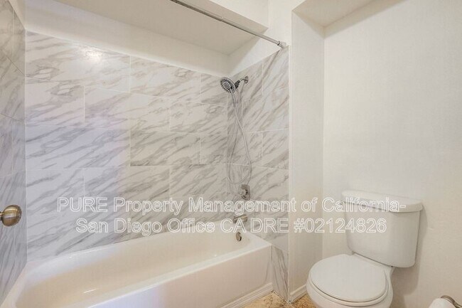 Building Photo - 1020 E Washington Ave