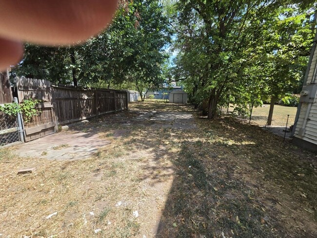 Building Photo - 626 S Millwood Ave