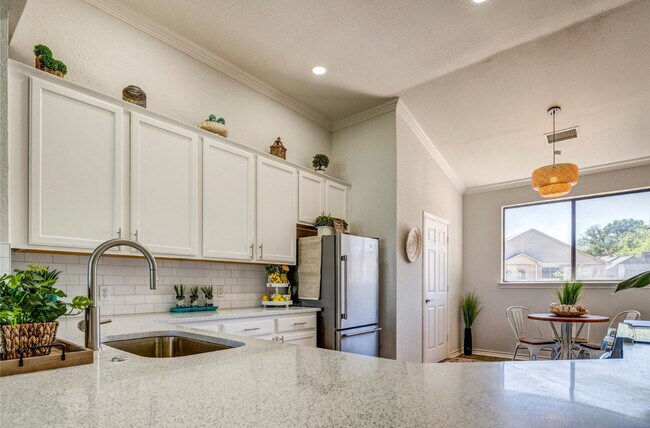 Foto del edificio - 1916 Signal Ridge Pl