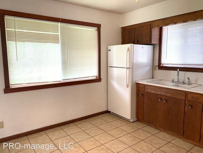 Building Photo - 719 Cambridge Dr