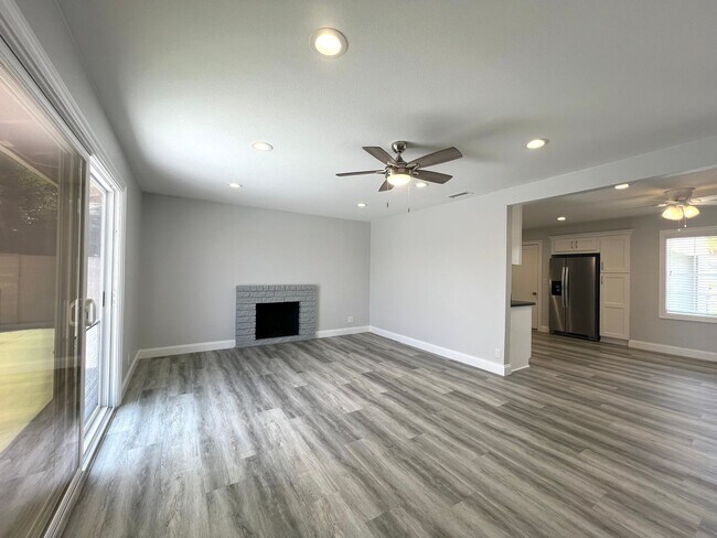 Foto del edificio - Beautiful West Garden Grove 3 bedroom home...