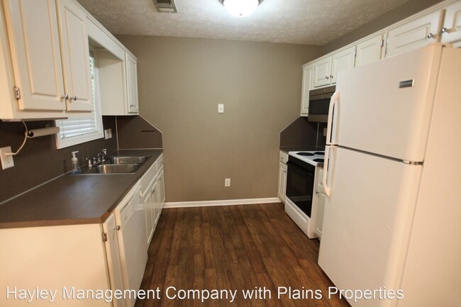 Foto del edificio - 3 br, 3 bath House - 130 Maple Street