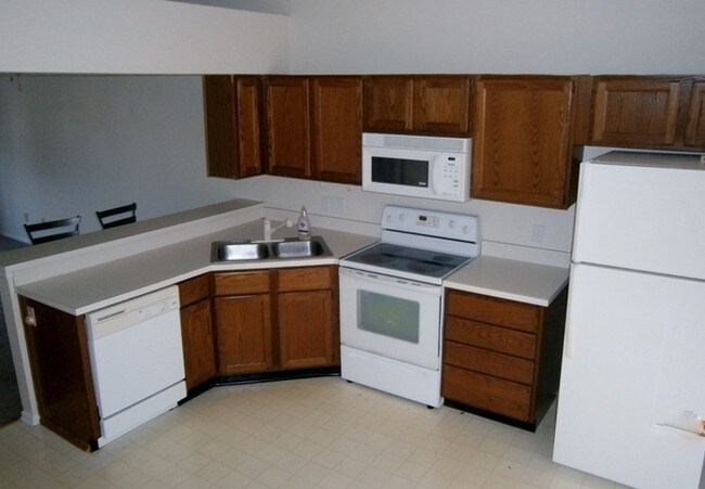 Building Photo - 116 Reserve Cir