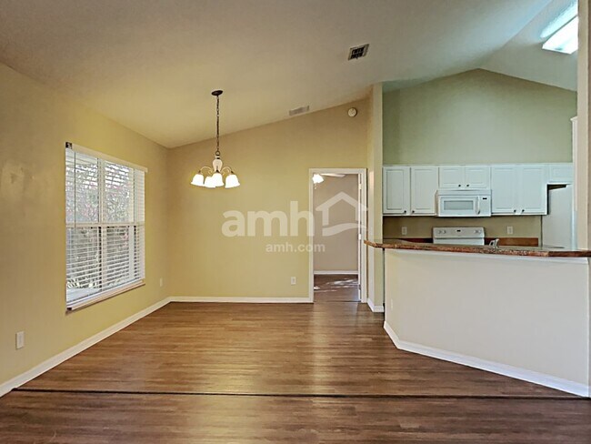 Foto del edificio - 660 Winding Lake Dr