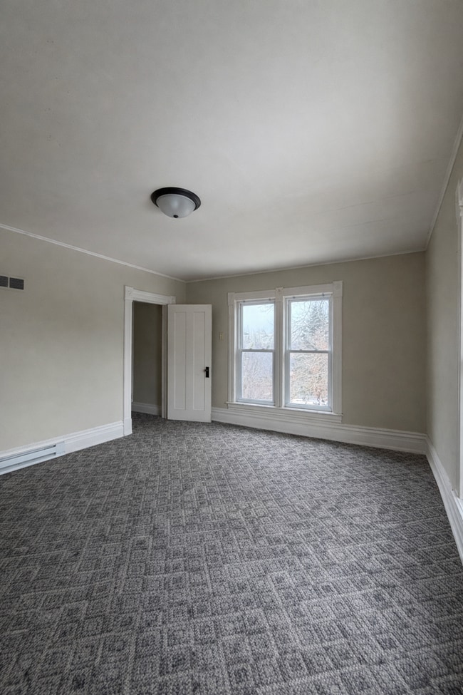 Foto del edificio - 119 S 3rd St