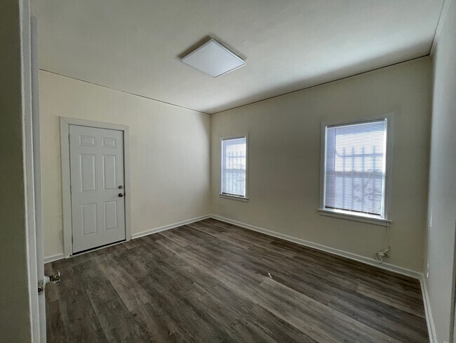 Building Photo - 1140 S Highland Ave