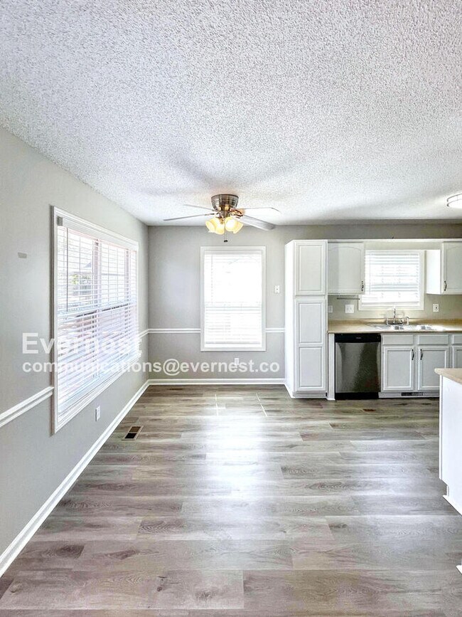 Foto del edificio - 3397 Bradfield Dr