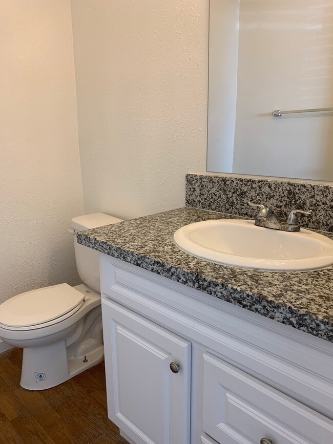 Foto del edificio - 4077 Oakcrest Dr