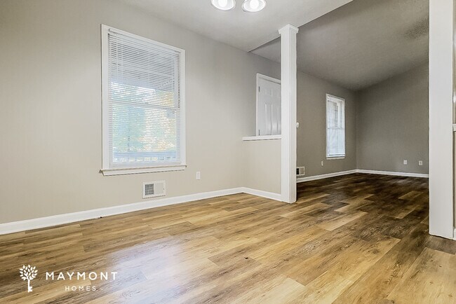 Building Photo - 804 Brook Hollow Cir SE