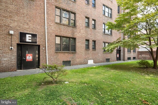 Building Photo - 7250 Chestnut St