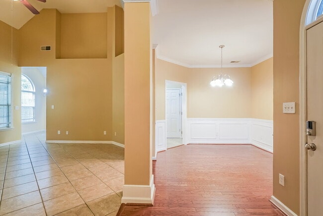 Building Photo - 725 Claiborne St