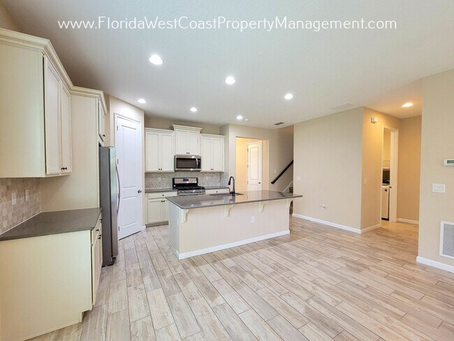 Building Photo - STUNNING 4 BEDROOM/ 3 BATH PLUS DEDICATED ...