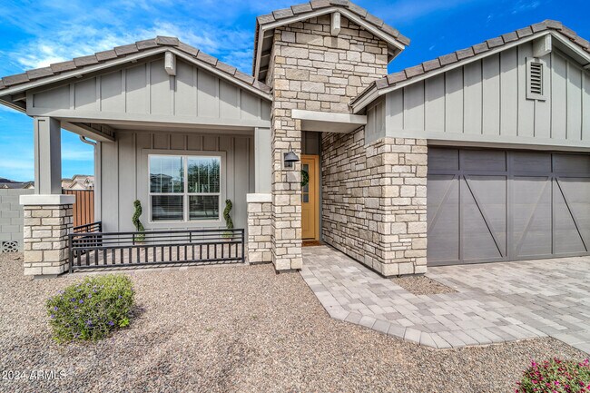 Building Photo - 10518 W Albert Ln