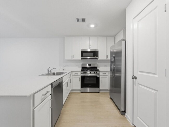 Building Photo - 25409 Carnation Ct