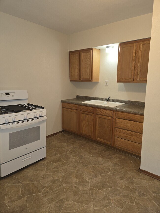 Building Photo - 1512 E Fairwood Dr