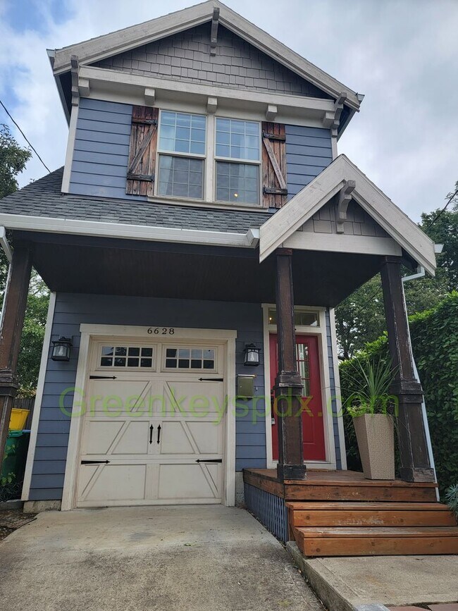 Building Photo - Beautiful 2-Story house in North Portland
