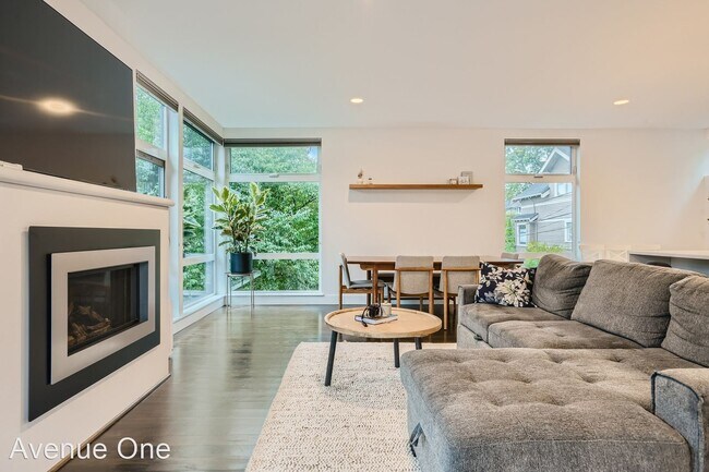 Building Photo - 3 br, 3 bath House - 2218 11th Ave W