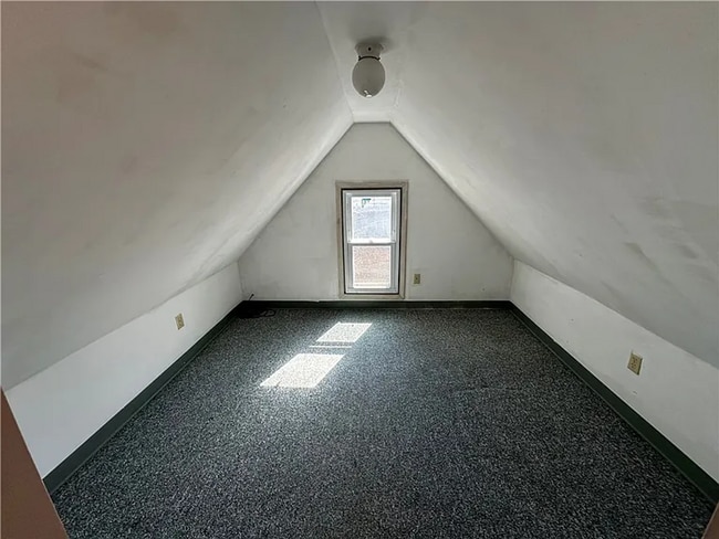 Building Photo - 525 Averill Ave