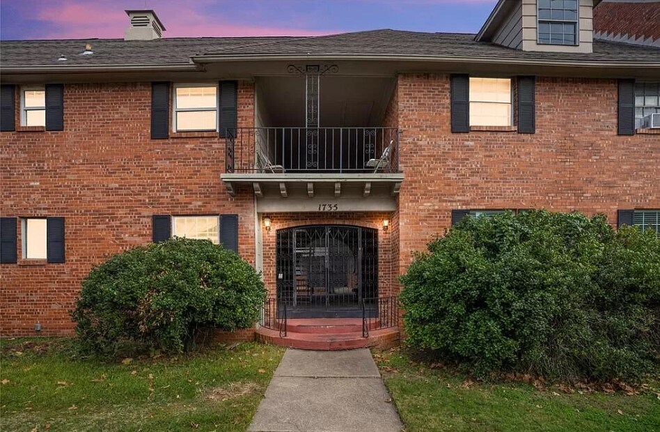Primary Photo - Adorable Condo Walking Distance to Cherry ...