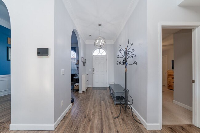 Foto del edificio - Spacious Madison Home with Pool, Game Room, Bonus Room & Prime Location