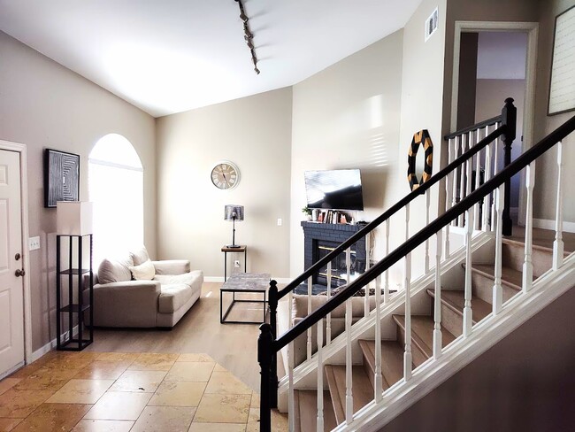 Family room - 6753 Amherst Ct
