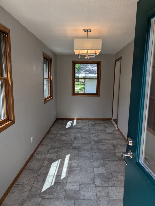 Front Entry - 507 N Walnut Ave