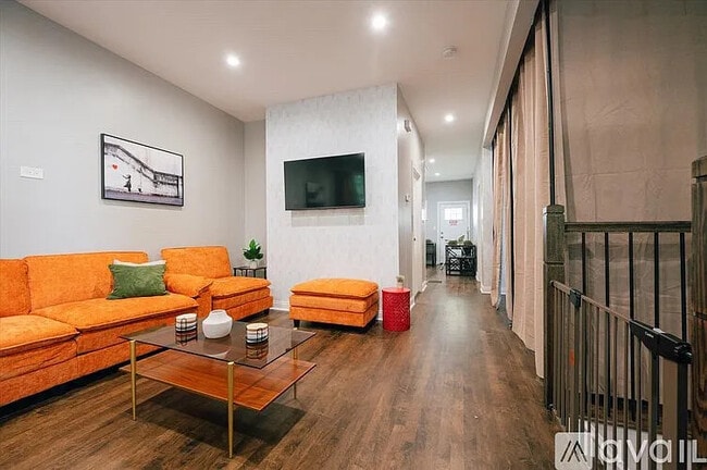 Foto del edificio - 2923 N Wisner Ave