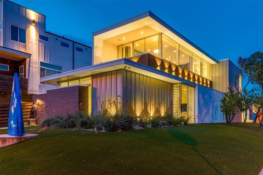 Photo - 2300 N Carroll Avenue Unit