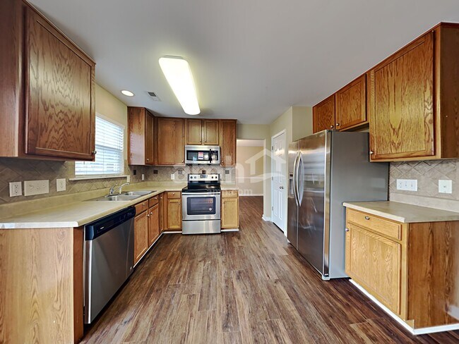 Building Photo - 5152 Chasteal Trl