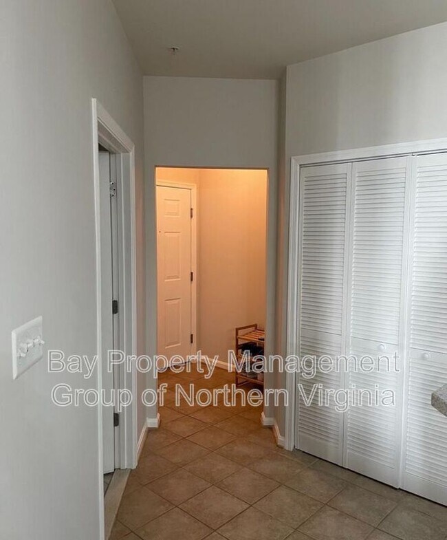 Foto del edificio - 21216 McFadden Square