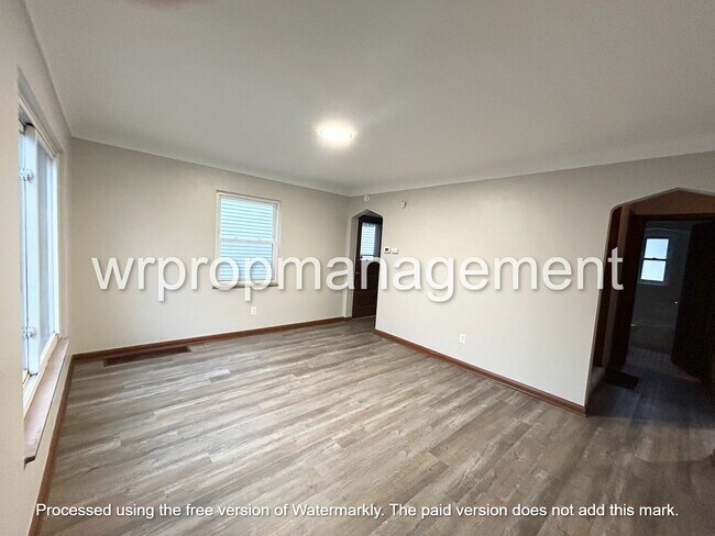 Building Photo - 4217 N Lockwood Ave