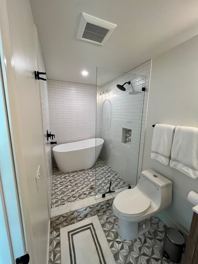 Primary Photo - 4920 W Mountain View Dr